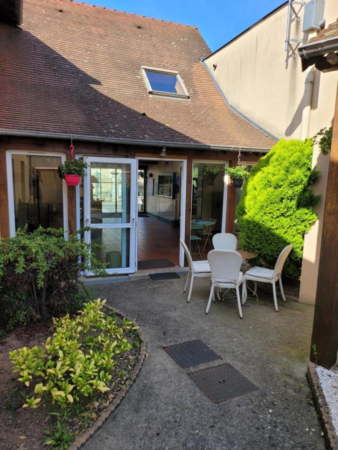 L'Auberge De L'Olive Dompierre-sur-Besbre Exterior foto